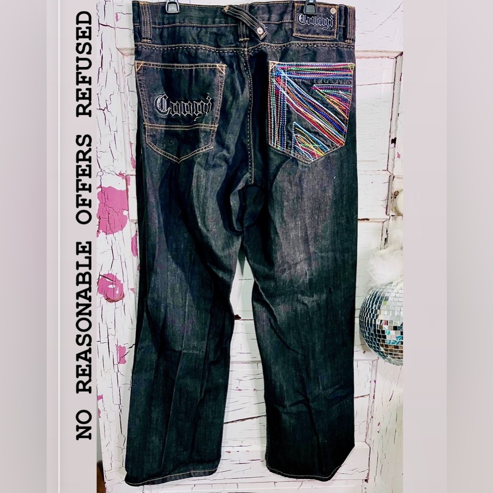 COOGI Dark Wash Men’s Bootcut Jeans with Multicolor Back Pocket